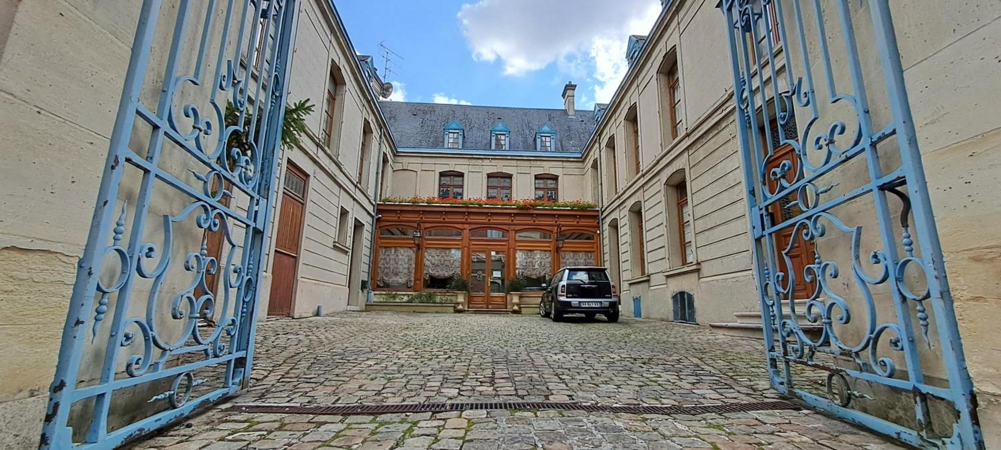 Hotel Particulier Des Canonniers Сен-Кантен Екстериор снимка