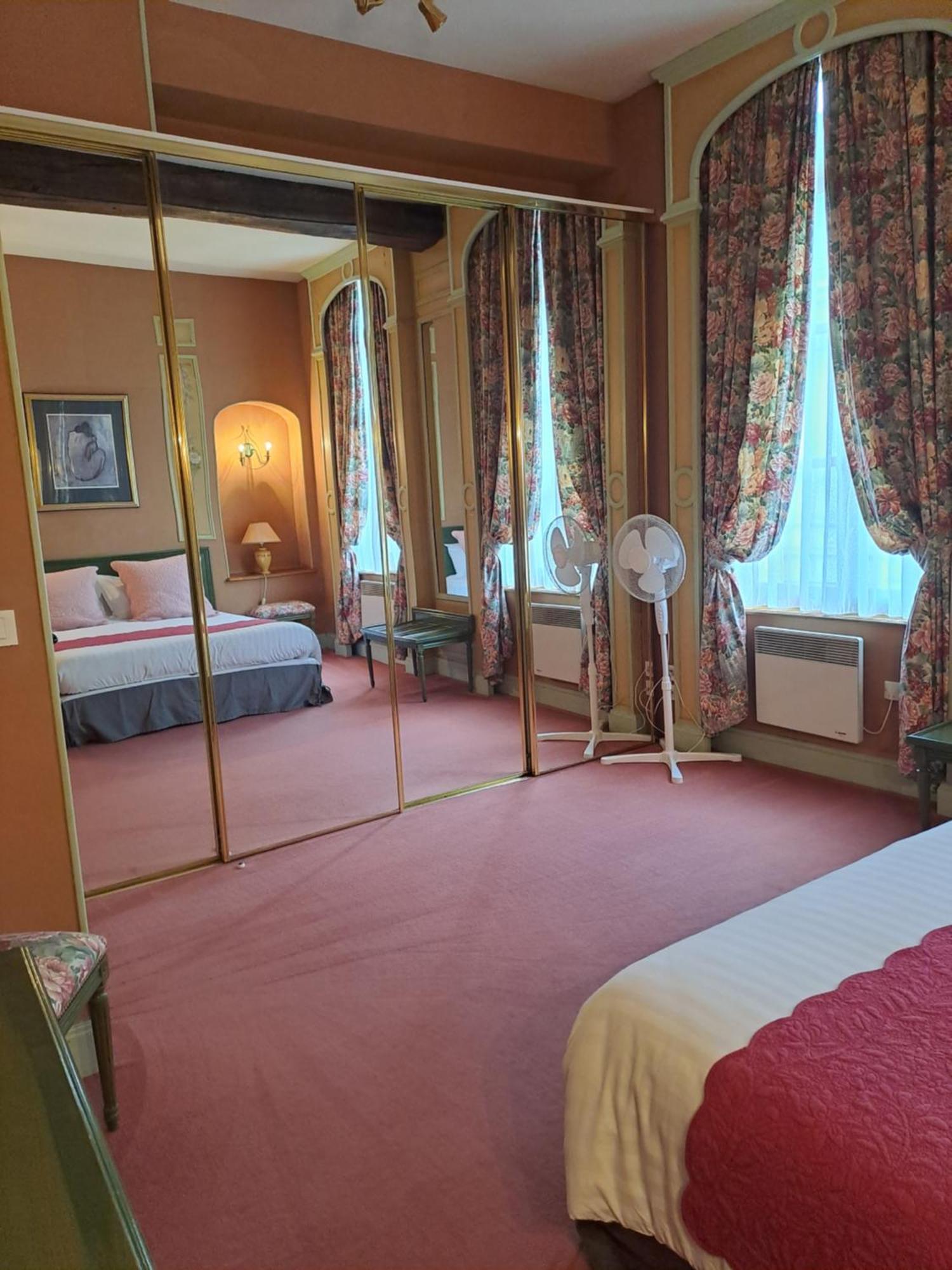 Hotel Particulier Des Canonniers Сен-Кантен Стая снимка